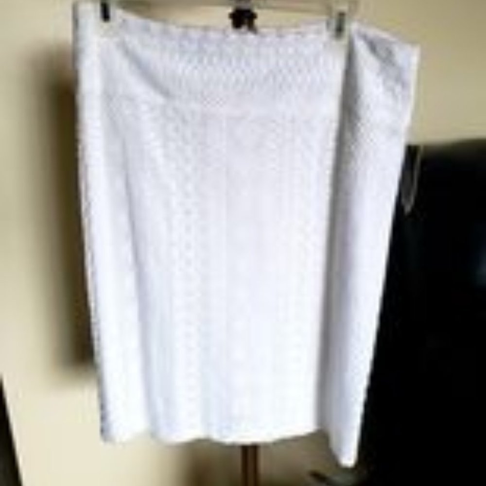 White Alfani new zip up skirt size 4